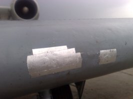 >перед посадкой вообще выключают двигатели
Неужели, прямо все и выключают? Сразу или по очереди? Взлетать в нём приходилось, а вот садиться - ни разу. Выходит, правильно, а то можно и испугаться.

>Крыло отремонтировать можно реально хорошим скотчем...
Неужели? А мне казалось так можно только на реактивных...