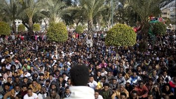 нельзя судить о реалиях жизни других людей со стороны.
вот тебе толпа неуправляемых бандюков только в одном районе города