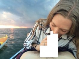 Фотки этой актрисы на днях слили в сеть, там она явно в образе.