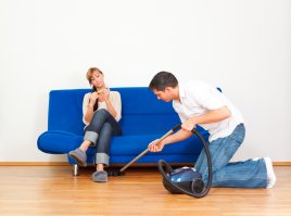 Её бабский принцип прост! "Давай сначала сделаем мою работу, а потом каждый свою".