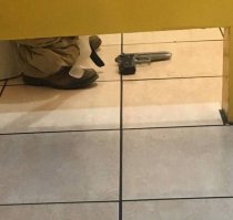 Поэтому и нужно пользоваться оперативной кобурой!.. ;)