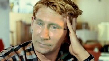 Хозяева этой собаки узнали, наконец, почему она смотрит на них, не отрываясь, каждую ночь