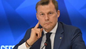Глава  Почты России  Дмитрий Страшнов так не думает. И 95 лямов ему карман совсем не жмут.