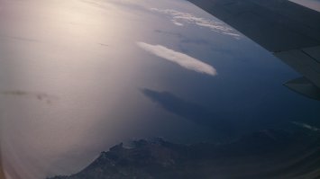 а это моё, хз, не помню, где-то над африканским побережьем. Прикололи отражения облаков в океане и марсианские пейзажи)).