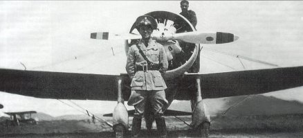 спасибо за пишутер, ШК!!  Один из моих любимых поршневичков)
Вообще в Китай поставили первый демо 15 сентября 1934-го, а в ноябре того же года в Шанхае тестпилот Дорси погиб (эта фотка в посте именно с места его аварии). И, кстати, низкодавы гудьир был только на демо машинах, на поставляемых контрактно его не ставили, насколько знаю.
А вообще, в тогдашней китайской лапше, конечно, до сих пор трудно разобраться)
Не знаю, есть ли отчеты о победах пишутера до 37-го, когда Дж. Баффоло Вонг сбил мицубиси над Нанкином?
Интересная машинка)