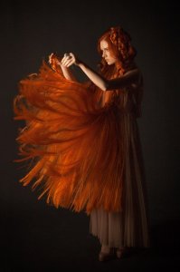 Работаю как стилист и это одна из моих любимый моделей - Кристина Казурова. Она рыжуля и я ещё вплела длинные пряди. Получилась осенняя съемка