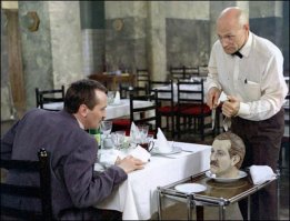 Хотел выложить... Да, Дядя Лёша опередил... выложу немного другую фотку из любимого фильма....
"Повар сказал, что если Вы не попробуете его торт, он застрелится." (с)