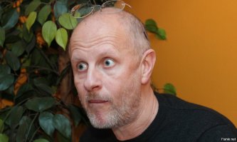 Правильно Дмитрий Юрыч говорил:
- Если ты поимел несчастье сломаться на КАДе, то бросай свою машинку, даже если будет и очень дорогая, беги на обочину, спрячься там, и смотри как её разносят в хлам.