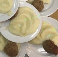 Натуральное масло не бывает ядовито-жёлтым. Здесь поливали нормальным маслом, с пенкой.