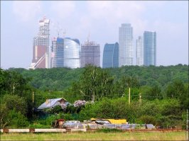 -Иваново. Гиганских  храм во дворе  9этажек. Выше  этих самых   9этажек.
- Москва
- Москва
- Москва, террикон у метро Саларьево
- Москва, в ста метрах от метро Саларьево