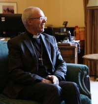 так забыла надеть или не надела? Это раз. Второе. Физиология человека. Не оязательно, что она возбуждена. Может просто прохладно, а может она так устроена. Ну торчат соски, и что? Если она не носит лифчики, она должна грудь ладошками прикрывать? а Архиепископ причинное место прикрыл и типа не мужик? Что за чушь????