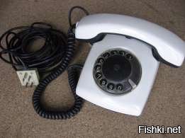 <span style='color:gray'>[мат]</span>. Постоянно провода из трубок вываливались - перегибались и ломались.  Диски глючили.  Рычаги на которые трубка кладется - тоже тупили. 

а на хрени снизу попробуй номер набрать - его или прибить к столу надо было или плечом держать трубку у уха, одной рукой телефон, а второй набирать номер.