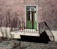 интересно, на дрезине пригнувшись можно проскочить?