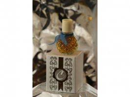 Тушь "луи флипп" и косметика "руби роуз" - это просто символ взросления )) скатывалась- не скатывалась косметика - главное, она была!!! Как и шампуни "лореаль" для разных типов волос и кондиционеры (это такое было чудо!), и средства для стайлинга "Студио лайн")). Тут забыли еще написать про духи "Сигнатюр" - в круглом флаконе с маленькой ленточкой.) дамы в элегантном возрасте их очень любили ))