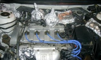 Там многое зависит от герметичности (самовар не герметичен). Или кто-то реально верит что газы проникнут сквозь сталь? 

А так, у готовки на двигателе. радиаторе и выхлопных трубах есть целая своя культура.

даже вон книги есть.