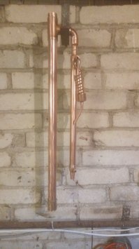 Аппарат Магарыч убогий, качество с него ноль. Автор явно рекламит именно эту марку. 
Еслу уж гнать самогон, то вот на таких аппаратах. А купив магарыч вы сильно огорчитесь и скоростью и качеством самогона. Данные аппараты производятся здесь