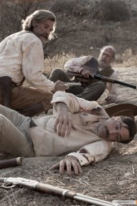 Последний фильм с ним смотрела "Костяной тамагавк" - это жесть, товарищи! Про племя канибалов. И "Глубоководный горизонт" про аварию на нефтяной платформе, тоже ничего.