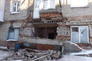А у нас в городе администрация решить не может, признать этот дом аварийным или нет. Люди пока живут в нём, деваться некуда, т.к. жильё маневренного фонда не лучше.