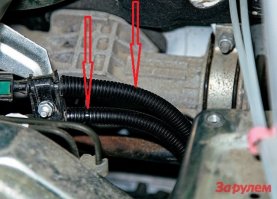 Те,кто не боится руки запачкать и самостоятельно могут эту "проблему "устранить,а не тратить время на поездку к дилерам.Почаще под капот надо заглядывать.Тем более,что официалы для более бюджетного устранения заводского косяка используют простые электромонтажные гофры и пластиковые хомуты-стяжки .Со временем и эти гофры перетрутся друг о друга.Решение проблемы в более надёжном креплении трубок на  дополнительных самодельных кронштейнах.Но это уже более затратный вариант и дилеры задарма этого делать не будут.Тем более,что у них есть заводское предписание как устранить проблему на от*бись.