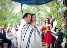 Что-то про Израиль ничего нету, добавлю.
- Сёма, а что ты положил молодым в конверте?
- А что, сам конверт уже ничего не стоит!?