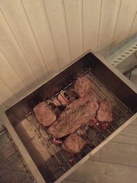 Зимой как то захотелось нормально мяса с мангала, купил вместо мангала простенькую коптильню, в отличие от мангалов толстенный метал без дырок, плотная задвижная крышка (на фото ее нет) и решетка в комплекте. Уголь покупал специальный, в маленьких брикетах (примерно 10х4 см.), тепла дает много и долго, по инструкции подходит для шашлыка и для камина (что является плюсом). Разжигал все это дело старой доброй газовой турбогорелкой, которой до кучи удобно разжигать кальян. 
Все чинно, благородно в общем, вкусный дымок конечно сильно идет, но у меня на балконе и так стоит электрогриль, от него не сильно меньше дыма.