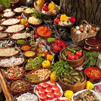 Много лет назад...
После большого выигрыша в казино гостиницы "Орленок" в Москве и
празднуя сумашедшие деньги,поехали с последней супругой в "Царскую охоту" на Рублевке.
До сих пор вспоминаю стерлядь в икорном соусе,знаменитую телегу
с закусками и супер вышколеное обслуживание!
А о господине Каневском, шеф поваре сего заведения ходит много легенд.Лично могу подтвердить,повар Русской кухни первого разряда!!!
Пс.Чтож мы своих то не ценим?