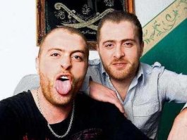 Эти две обезьяны весьма довольны собой.