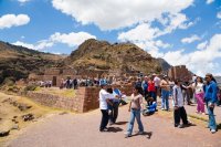 Вам когда-нибудь хотелось сделать фотографию известной достопримечательности, исторического места или интересный архитектурный объект, и хотели бы Вы, чтобы на этом снимке не было сотни туристов и прохожих?

Фотографии оживленных мест представляют из себя проблему, если Вы хотите  залить  их на фотосток, если конечно все люди в кадре и не подписали с вами модел-релиз и не разрешили использовать снимки с их участием.

Но есть способ обойти все это! Для этого Вам надо будет иметь две вещи (по-мимо Вашей камеры конечно): устойчивый штатив и Adobe Photoshop Extended версию CS3 или выше.



Установите Ваш штатив в месте, где Вам не будут мешать проходящие мимо люди, выберите композицию и начинайте снимать (предпочтительно использовать тросик для автоматического спуска). Убедитесь, что Вы установили нужный фокус и выключили автофокус. Так как Ваша камера стоит на штативе, то также следует отключить стабилизацию изоборажения. Идея заключается в том, чтобы выделить все стационарные элементы в серии снимков. Количество снимков и время между ними будут зависеть от количества людей на фотографии и от того с какой скоростью эти люди двигаются. Обратите внимание на людей, которые сидят или стоят на одном месте. Лучше установить Вашу камеру на ручную экспозицию, благо освещение не будет сильно изменяться на время съемки. Можно использовать режим камеры Av.

Теперь откройте всю серию Ваших снимков в Photoshop. В верхнем меню выберите File -> Scripts -> Statistics. В диалоге  Choose Stacks Mode  выберите режим  Median .

Это все! После обработки данных, Photoshop создаст новое изображение без каких любо людей в кадре. Возможно Вам придется дополнительно обработать фотографию, чтобы удалить артефакты, появившиеся в результате этого процесса. В данном примере, я сделал 25 снимков в течении 15 минут (как видно из первого снимка, в данном месте было большое количество людей). Облака сдвинулись, поэтому пришлось их  взять взаймы  с одного из снимков.