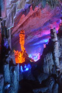 Потрясающая пещера Yaolin Wonderlend, China. Возле города Tonglu (не самое известное место среди приезжих туристов, к сожалению ). Классный парк перед и после пещеры. Если получится, обязательно посмотрите !!! Рекомендую прямо-таки настоятельно.