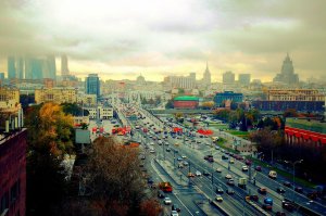 Вот настоящий Крымский вал в Москве. Как говорится, найдите 10 отличий...