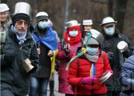 Я как бы ни на что не намекаю, но вроде бы из-за кастрюль тоже война была, не?