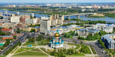 эм..
у меня в Омске друзья живут.. и даже не в центре.. у них очень чисто!
и да.. чисто не там где убирают, а там где не сорят!