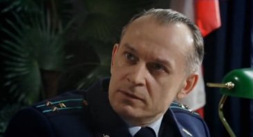 Ещё в первый раз увидев этот сюжет, всё думал, кого же он мне напоминает ... а вот и ответ: Филонов (Тайны следствия), Игорь Витальевич Григорьев. Наша агентура вне конкуренции
