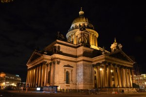 25 мастерских уличных фото, на которых ты увидишь настоящий Санкт-Петербург