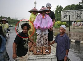 это новый фильм с Джони Депом  - "Жесть на ферме"