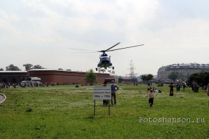 А то что гайка кажется не подвижной так то физические явления так работают при съёмке. У вертолёта вон тоже винт вроде не подвижен но он крутится и вертолёт летит