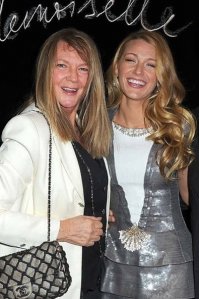 Hа многих свадьба я бывал, но такого невеста еще не видел   не пойму вообще   баба это или мужик.
  Эй, замолчи вообще, а то я тебе зарежу здесь   это моя дочь.
  Прости, дарагой. Я не знал, что ты отец этой красавица.
  Тепер тебе вообще <span style='color:gray'>[мат]</span>!    я ее мать!!!