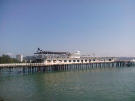 В октябре прошлого года прокатились практически по всей Абхазии. Жили в Новом Афоне. Абхазы молодцы порядок постепенно наводят, дорога в нормальном состоянии, буквально 3-4 места с сильно просевшим асфальтом, мусора на дороге стало значительно меньше, даже видел уборщиков которые этот мусор собирали. Специально разруху не фоткал, но заброшенные(?)  ж/д станции в плачевном состоянии, следы от пуль и горы мусора. Поездка очень понравилось, природа шикарная, люди позитивные. Не понравились джигиты обгоняющие по встречке прямо в лоб, приходится уходить к обочине, а на обочине коровы и лошади, бывает что целиком перекрывают одну из полос. Рекомендую автолюбителям строго соблюдать скоростной режим т.к. это важно для вашей безопасности, ну и гаишники с фенами на частных машинах - не редкое явление, +19 км как в РФ там не прокатывает.