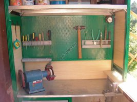 Для всех маменьких сынков, которые тяжелее ...уя в руках ничего не держали и за которых другие всё делали. И ещё, покажите мне гараж японца, где у него есть мастерская.