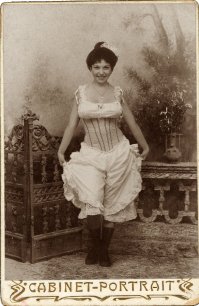 В Казани при реставрации одноименной гостиницы нашли фотки девах