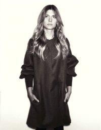 Еще Клеманс Поэзи забыли, которая Флёр Де Лакур играла. Продолжает сниматься в кино до сих пор.