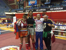 Такое ощущение, что у нее не только ноги, но еще и руки ого-го:)