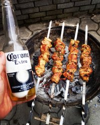 Мой первый в этом году шашлычок... Еще холодно было.