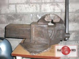 Будь мужиком - поставь в спальне !