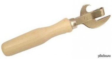 консервный нож втыкаем в банку в любом направлении : их всего 2 :  по часовой стрелке и против . правой держим банку ,левой открываем