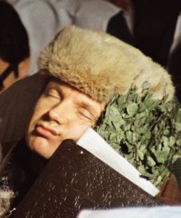 Одно время, половина союза в кроличьих ушанках, и шубах с кроличьим мехом на воротнике ходило.
Мех, кстати, до безобразия мягкий, уютный и теплый. Единственное, он не ноский, сезона два, и вид сильно портится. Норка, соболь, бобр, ондатра, долго носятся. А из овчинки может и до конца жизни хватить...