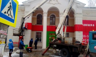 Вывеску в Смоленске снимало не руководство магазина,а городские власти.Руководство пятёрочки на указание горда о снятии вывески,просто забило.