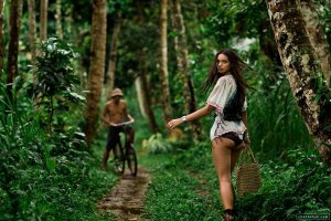 А эта трижды не избежала;)

Вчера шла через парк-изнасиловали!
Сегодня шла-изнасиловали!
Завтра,наверно,снова пойду...