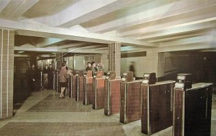 Странно, вроде уже одной ногой стояли в коммунизме (обещали наступление в 1980), а тут, вместо отмены платы за проезд видим дорогостоящую замену билетеров на входе, демонстрацию недоверия к честности советских граждан. Кстати, практически все страны центральной и восточной Европы до сих пор обходятся без турникетов на входе в метро.
