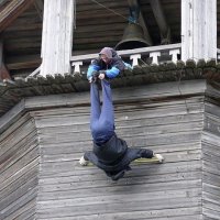 Бабка прям полковник Мэтрикс из "Коммандо".